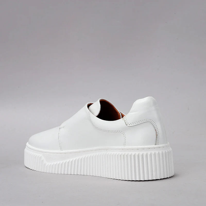 Le Sansa Philia white sneakers with a sleek design, featuring a clean white upper and stylish sole detail.