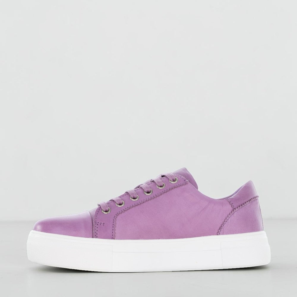 Le Sansa Quest II casual shoes in lavender color, featuring a comfortable design and stylish look.