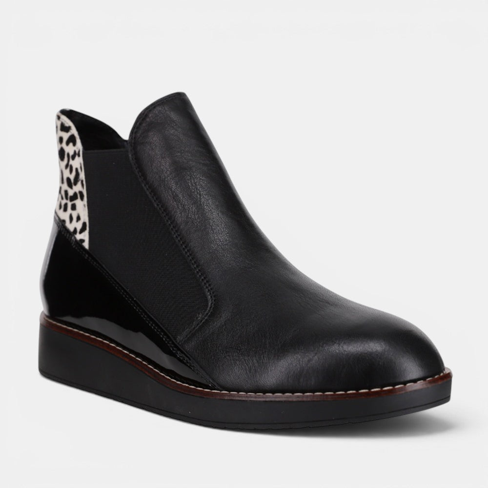 Black LE SANSA Rally Pony boots with sleek leather design and ankle height, perfect for casual or stylish wear.