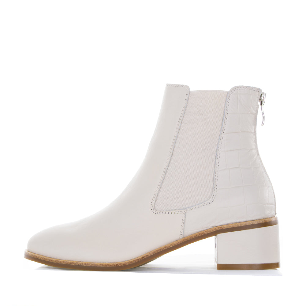 LE SANSA Remton Bone boots with stylish design, featuring a sleek bone-colored leather finish and modern ankle styling.
