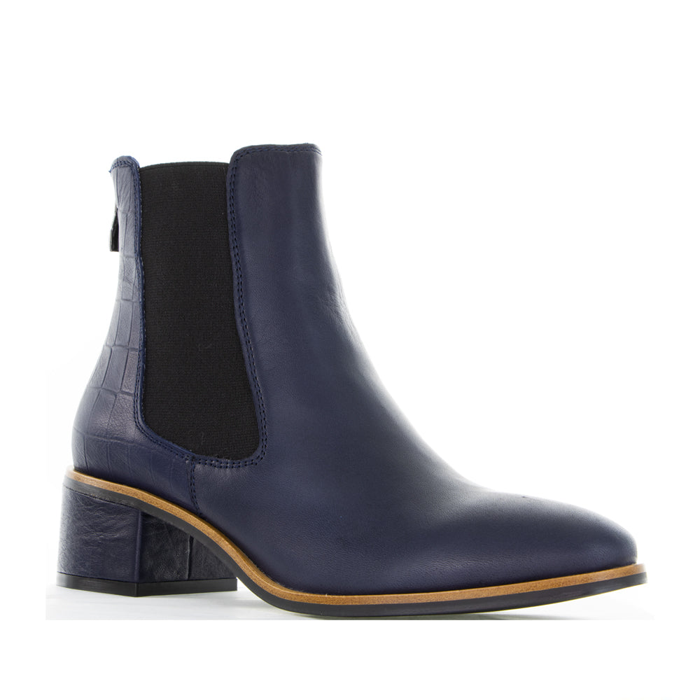 Le Sansa Remton navy boots with lace-up design and chunky sole, stylish footwear for casual and outdoor wear.