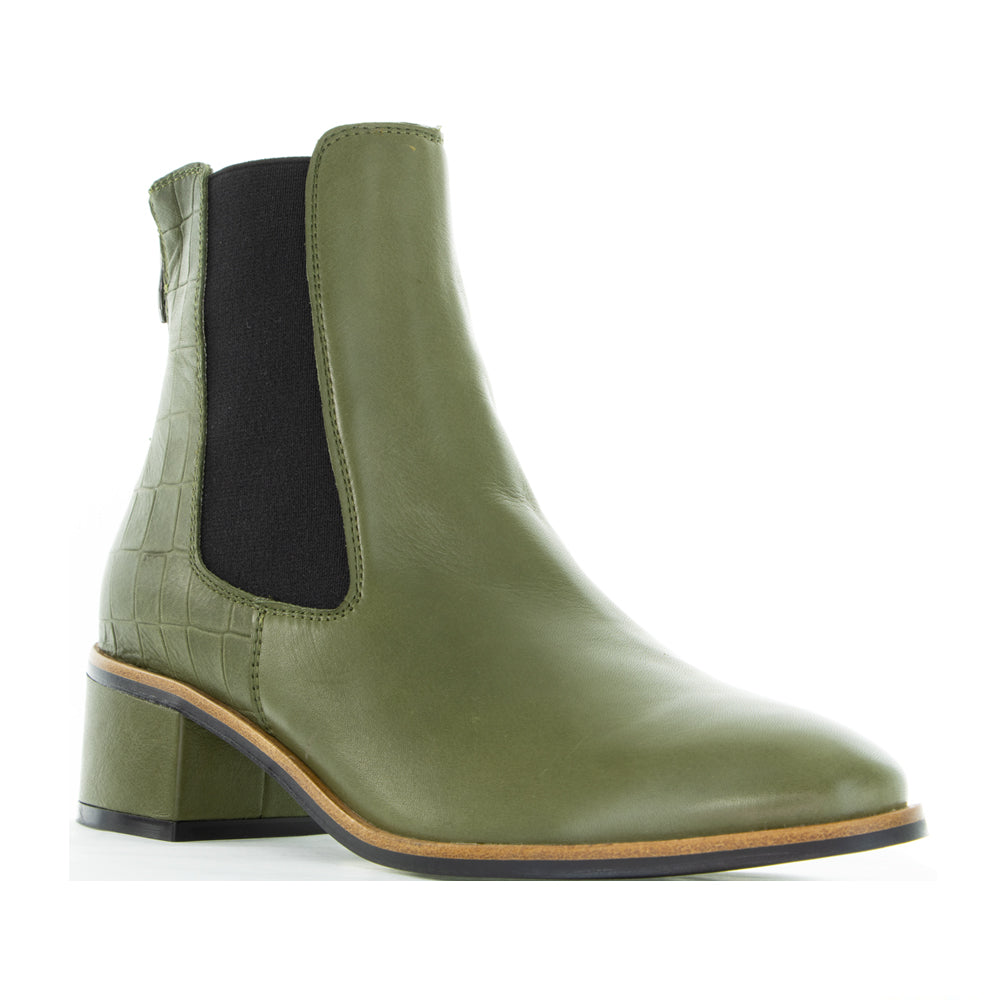 Le Sansa Remton olive boots featuring a stylish design with olive-green leather and a comfortable sole for everyday wear.