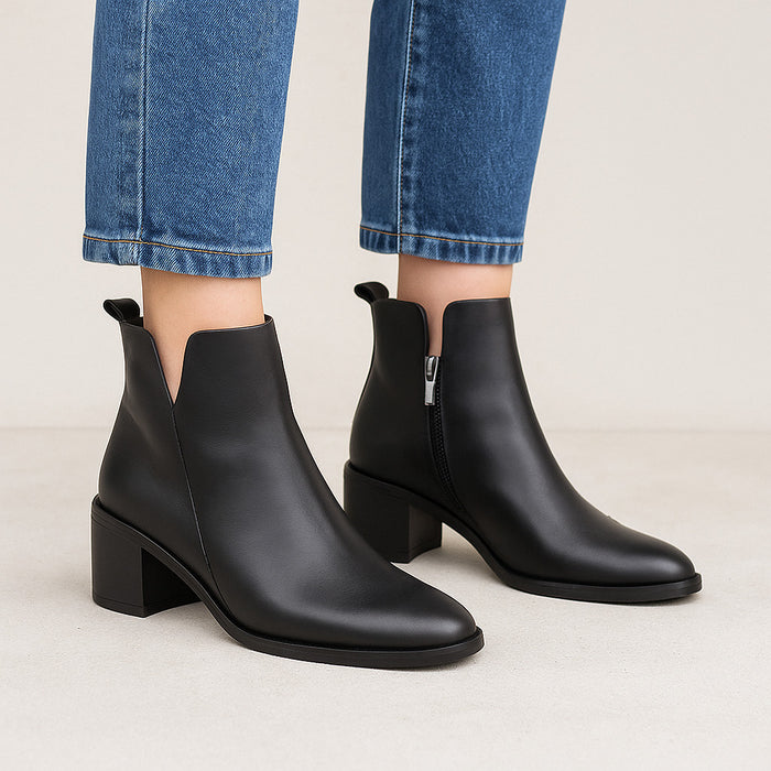 Le Sansa Ronald black boots with sleek design, featuring smooth black leather and stylish ankle height.