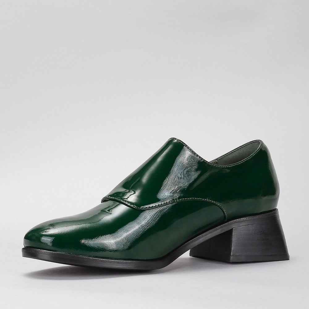 Le Sansa green rice-patterned patent loafers, stylish slip-on shoes with a glossy finish and comfortable design.