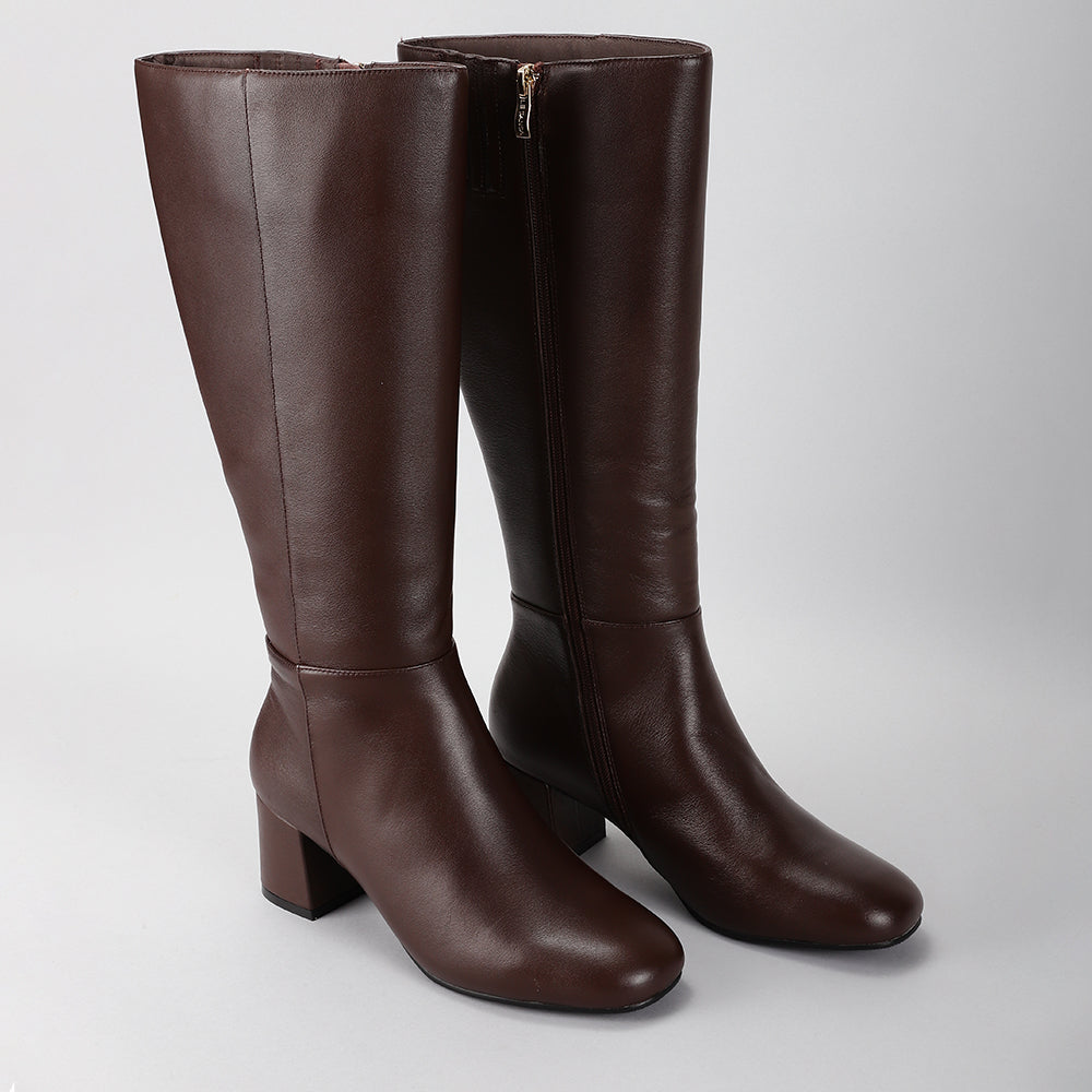 Le Sansa Robel chocolate high boots displayed, featuring sleek design and rich brown color, perfect for stylish winter wear.