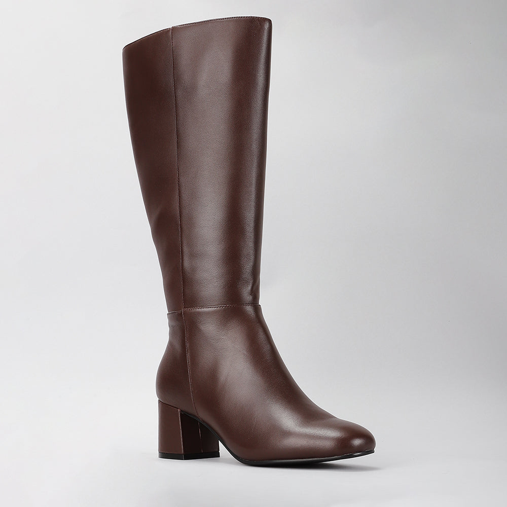 Le Sansa Robel high boots in chocolate brown, stylish leather footwear with a sleek design and ankle-high cut.