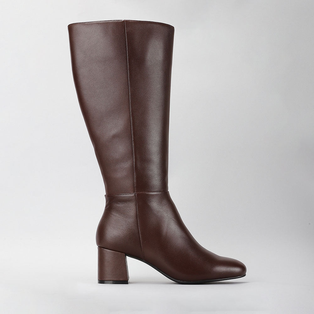Le Sansa Robel chocolate high boots shown from the side, featuring sleek design and knee-high style in rich brown leather.