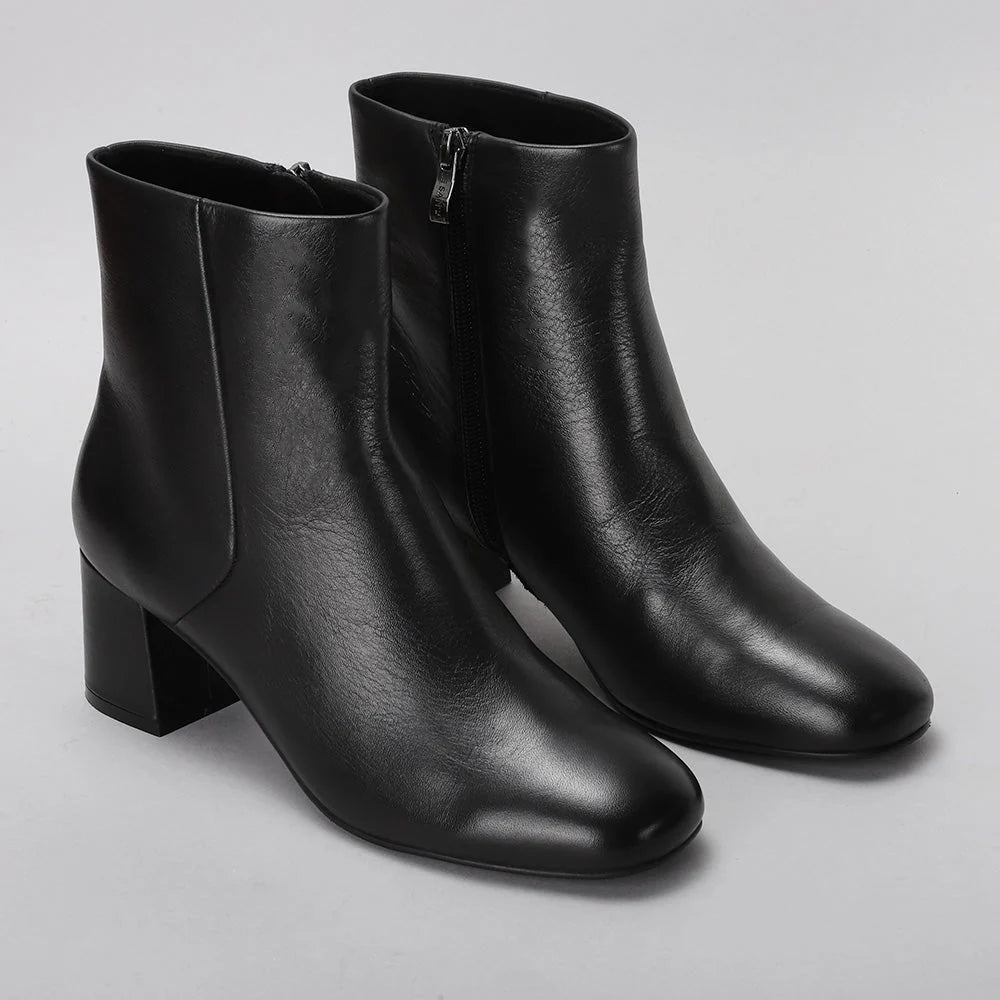 Le Sansa Rocket Black boots shown from the side, featuring a sleek black design and stylish silhouette perfect for casual wear.