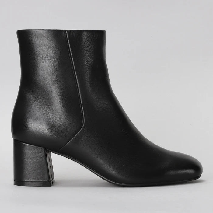 Le Sansa Rocket Black boots shown from a side angle, featuring sleek black leather design and stylish ankle height.