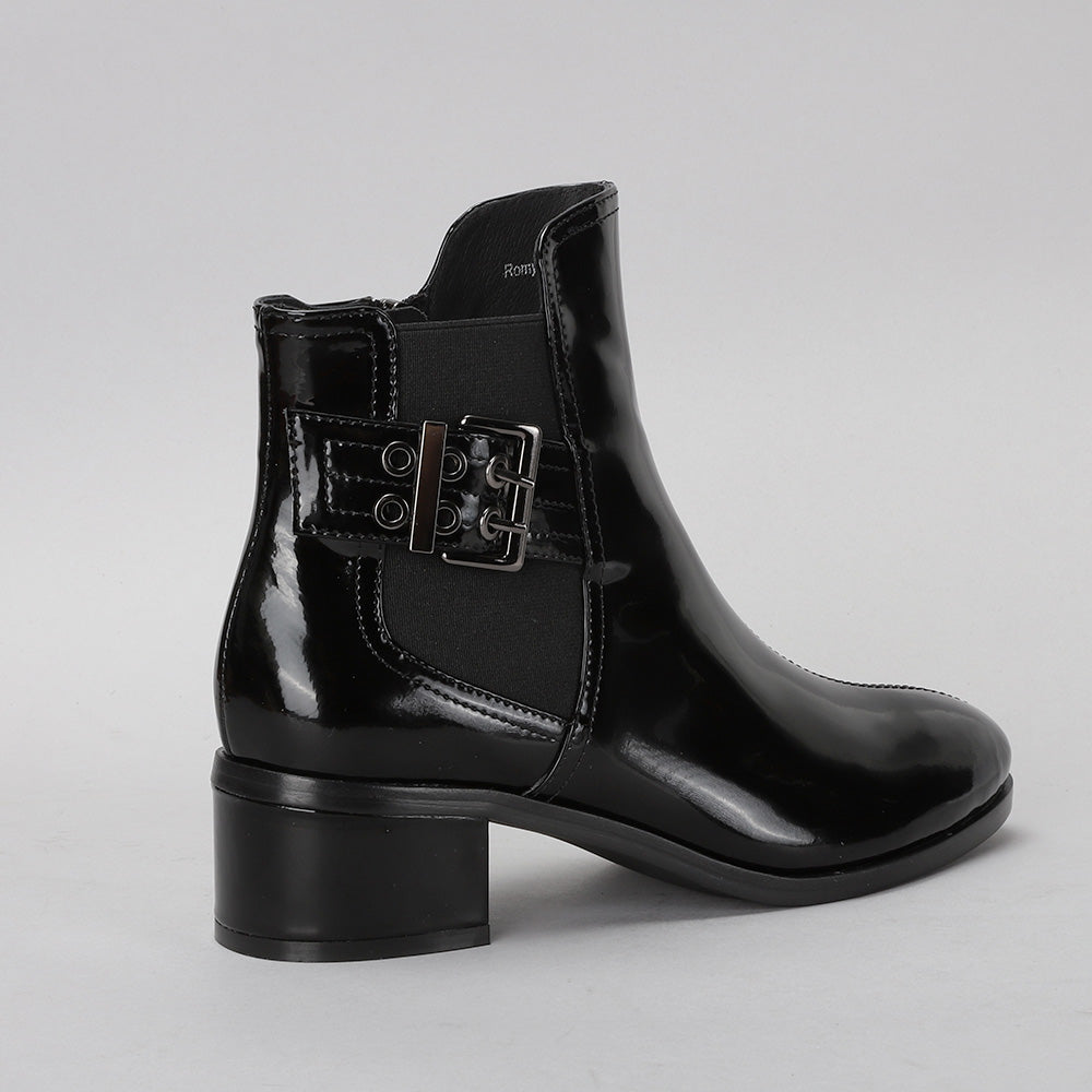 Le Sansa ROMY black patent boots featuring a sleek design and pointed toe, perfect for stylish winter or evening wear.