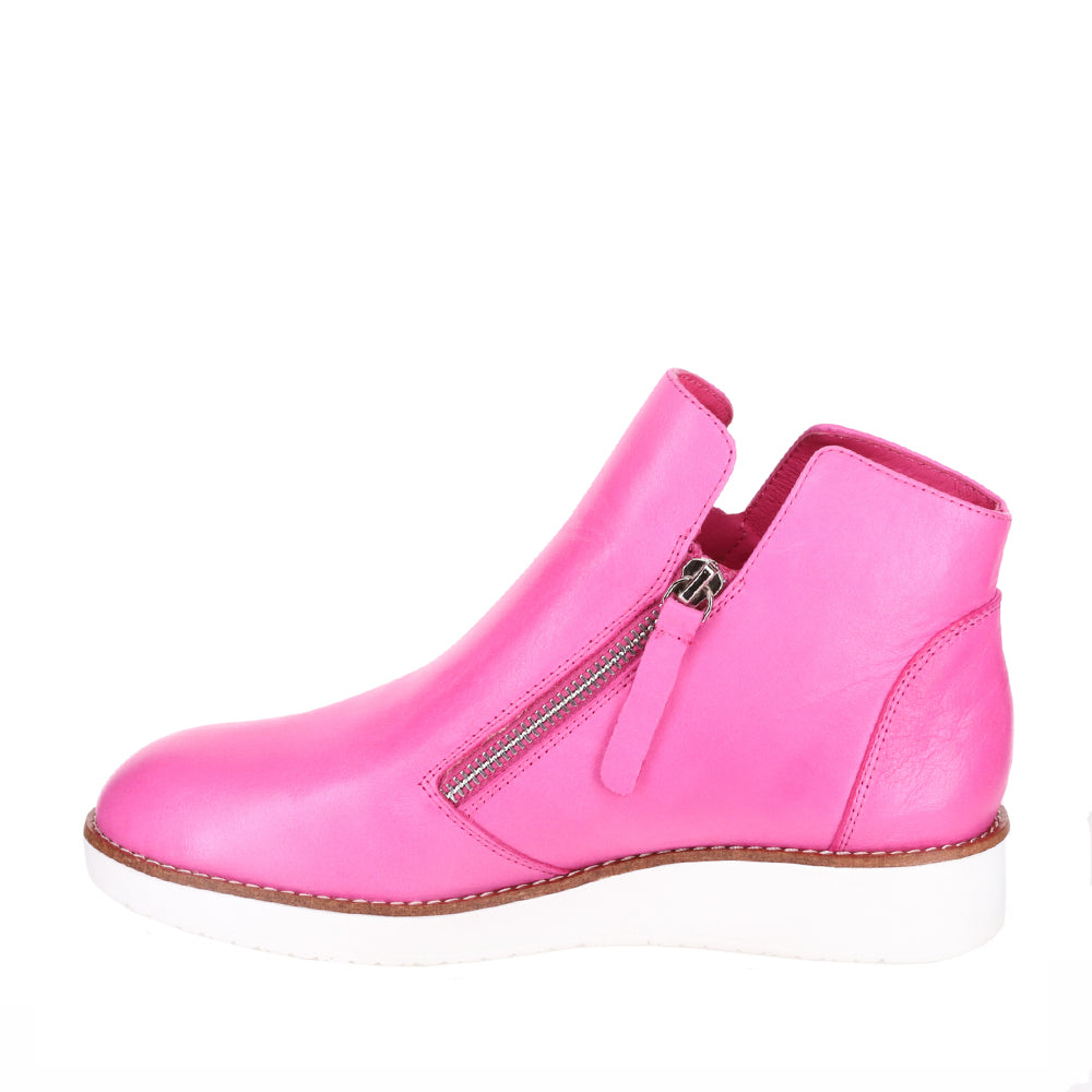 Le Sansa Ronnie hot pink boots with chunky soles and stylish design, perfect for a bold fashion statement.