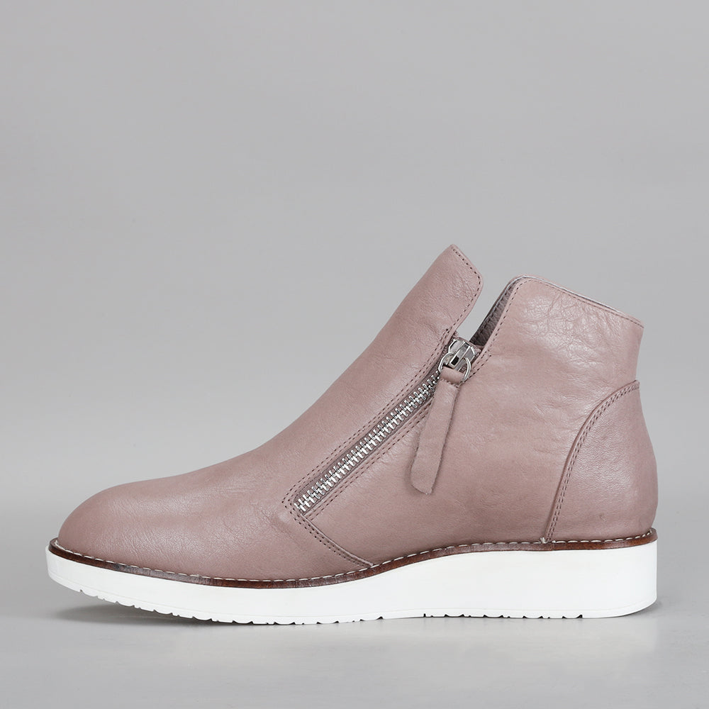 Le Sansa Ronnie Taupe boots showing ankle-high design, taupe color, with rounded toe and stylish sole.