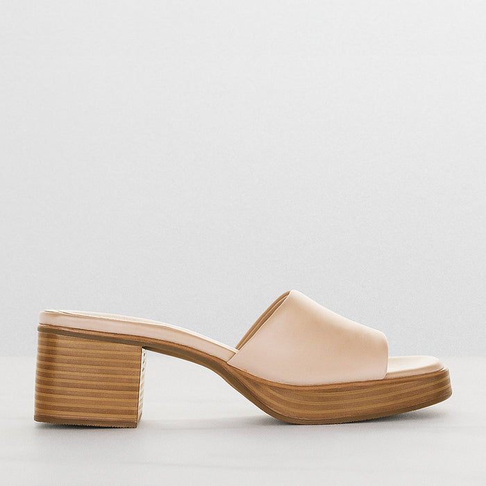 Le Sansa Rosemary Blush slip-on shoes featuring a blush pink color with a sleek, comfortable design and stylish detailing.