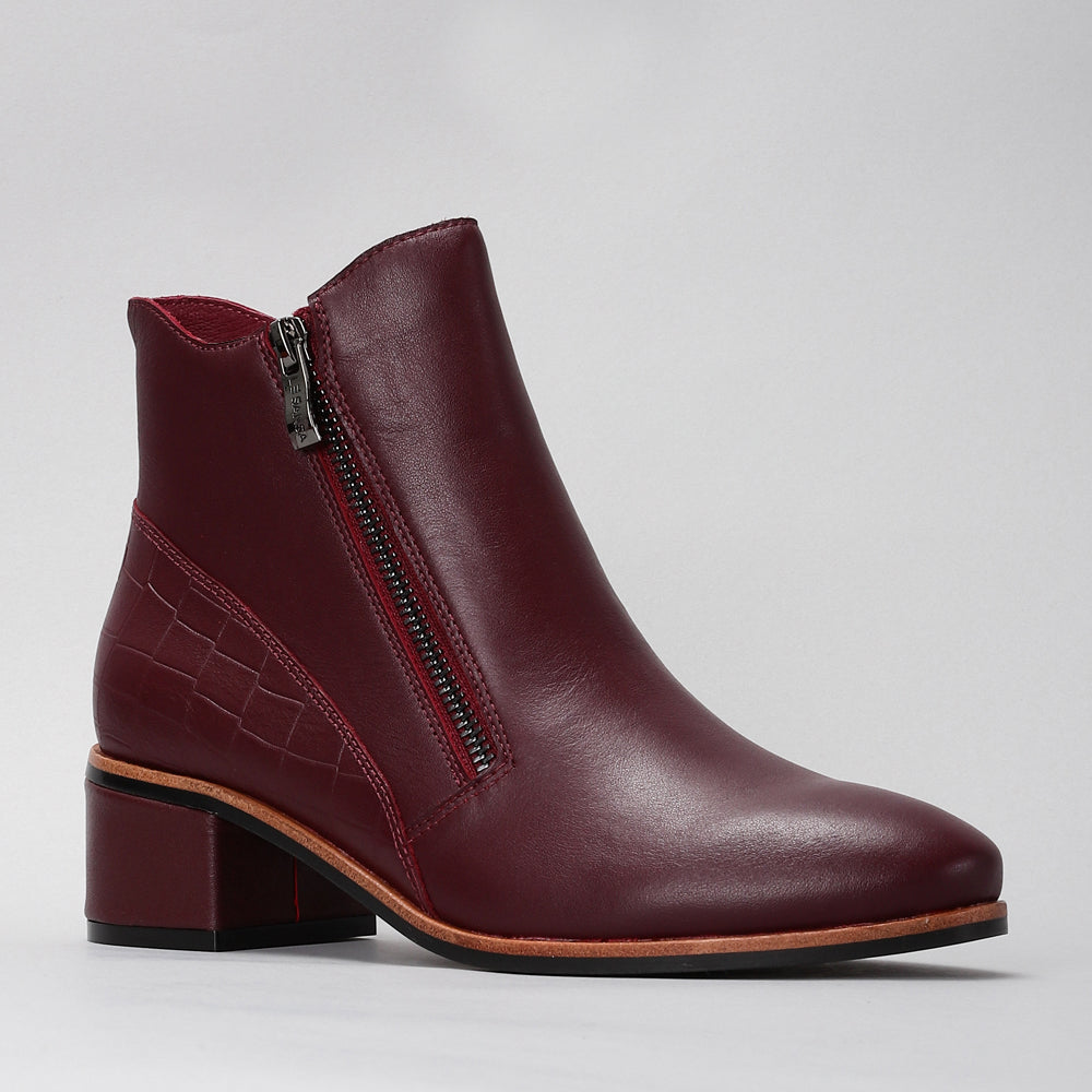 LE SANSA Refine Merlot Patent Boots with sleek design and shiny maroon finish, showcasing stylish footwear for women.