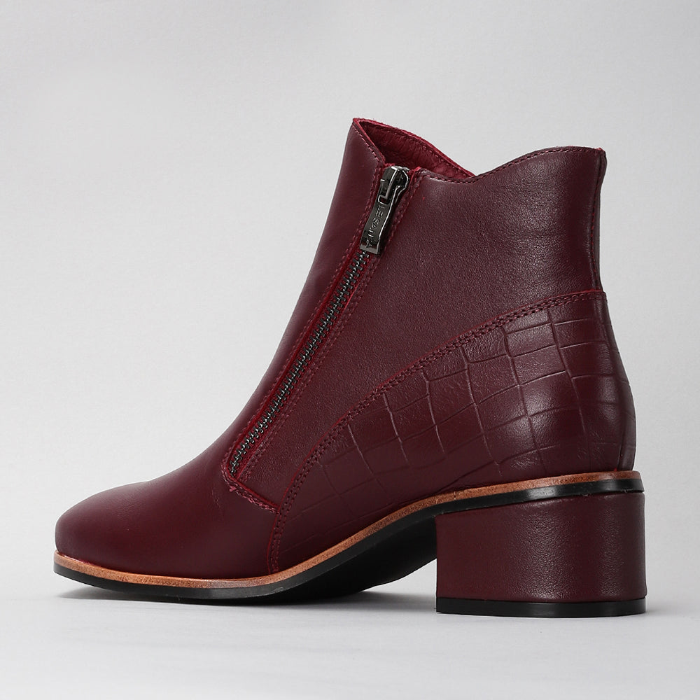LE SANSA Refine Merlot Patent Boots in deep maroon leather with sleek design and rounded toe.