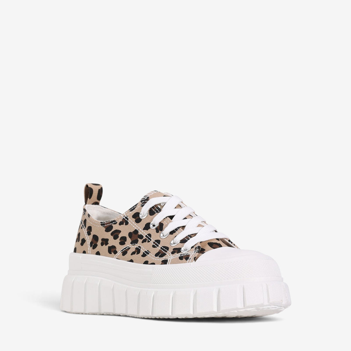 Los Cabos Runna cheetah print sneakers with black accents and white soles, showcasing a stylish athletic footwear design.