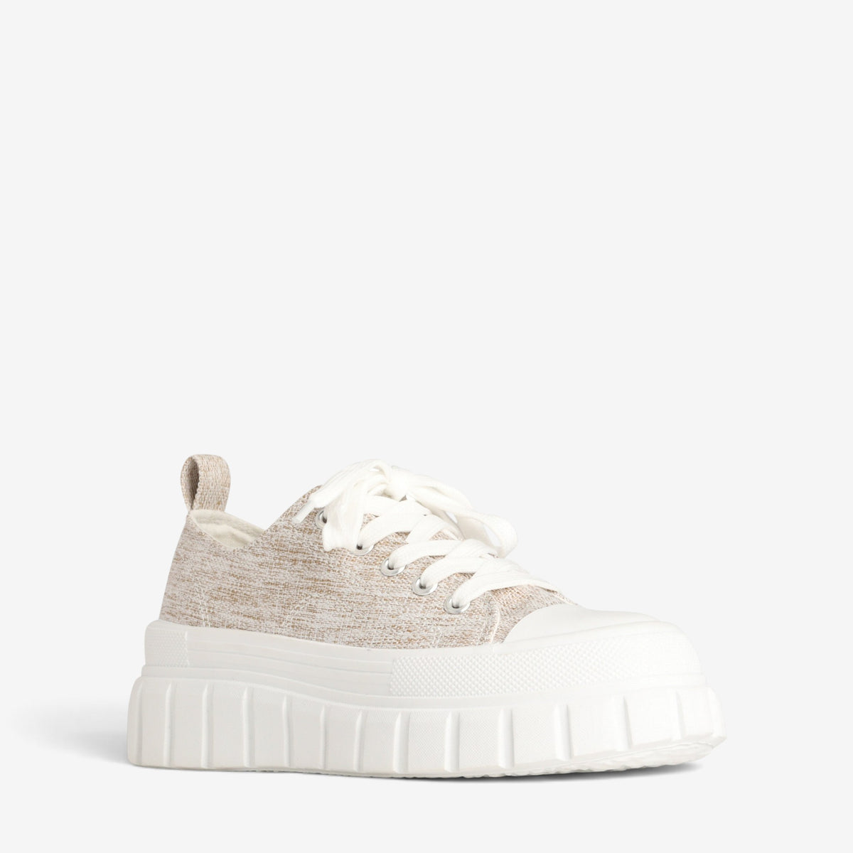 Los Cabos Runna linen sneakers, side view showing lightweight beige canvas material and casual athletic style.