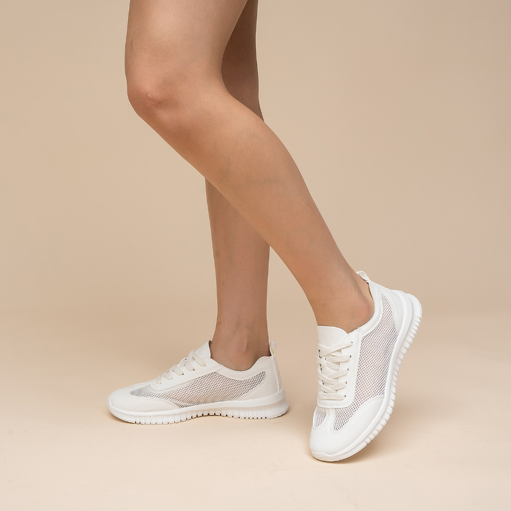 White CC Resorts Oswald sneakers with sleek design and comfortable fit, perfect for casual wear.