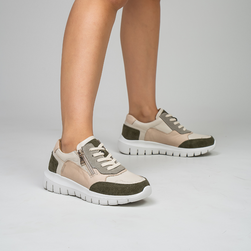 Le Sansa Ryder sneakers in white with blush and green accents, stylish casual shoes for everyday wear.