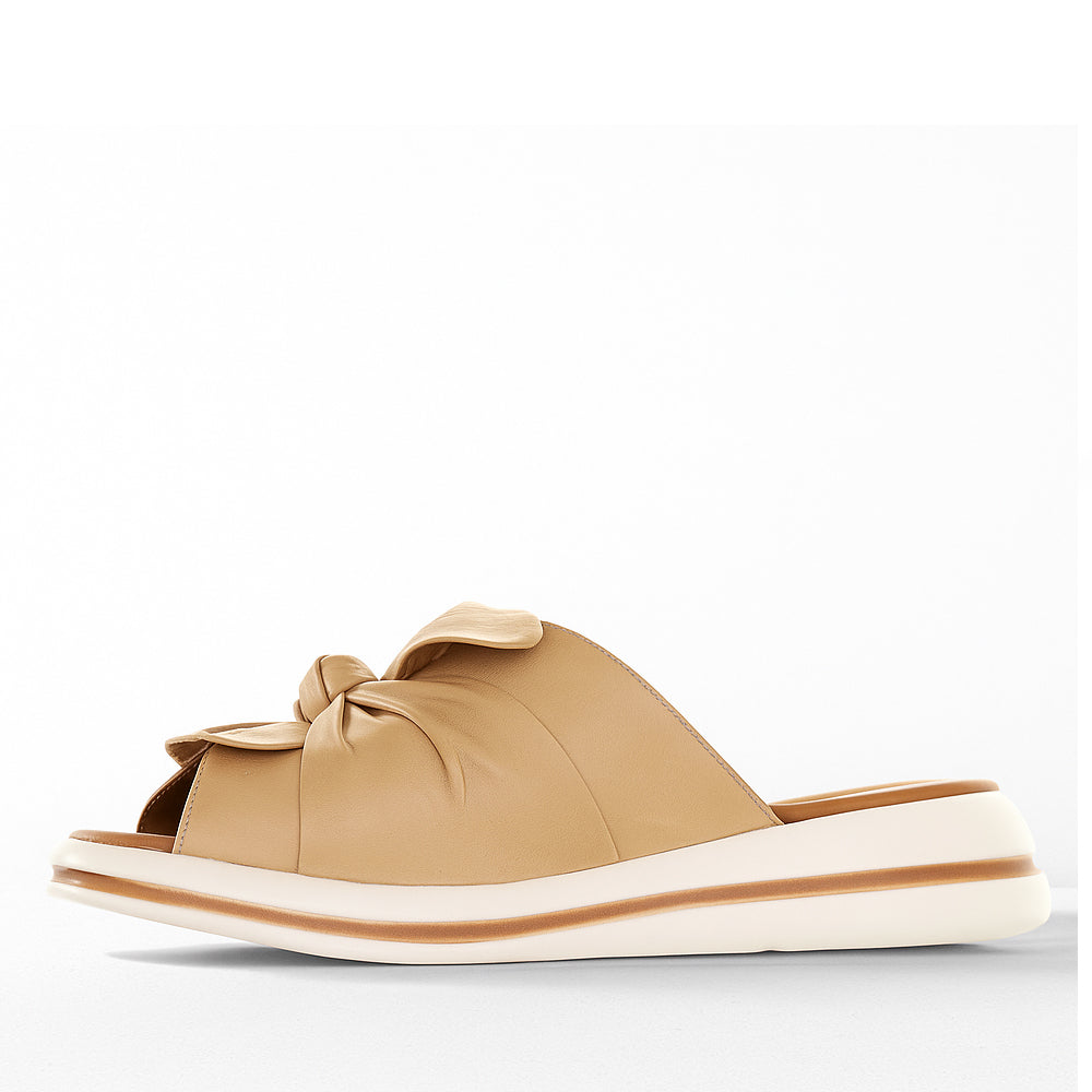 LE SANSA SALSA CAMEO / TAN Women Slip-ons - Zeke Collection NZ