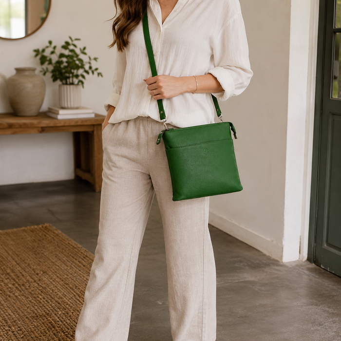 Second Nature Second Nature ST31 Monstera handbag featuring a tropical monstera leaf design and stylish leather accents.
