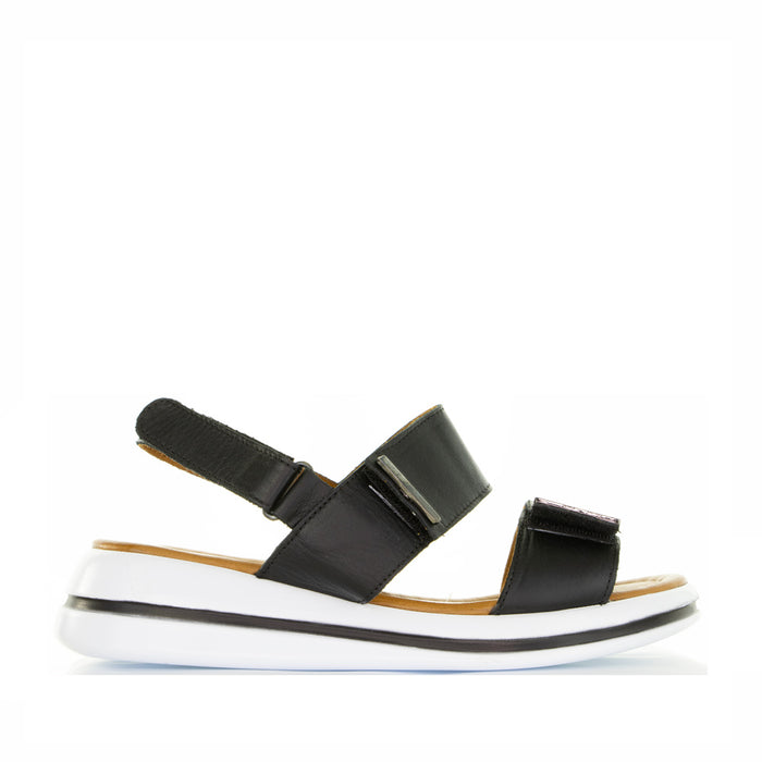 Le Sansa Lesansa Sima black sandals with open toes and ankle straps, stylish and comfortable for casual wear.