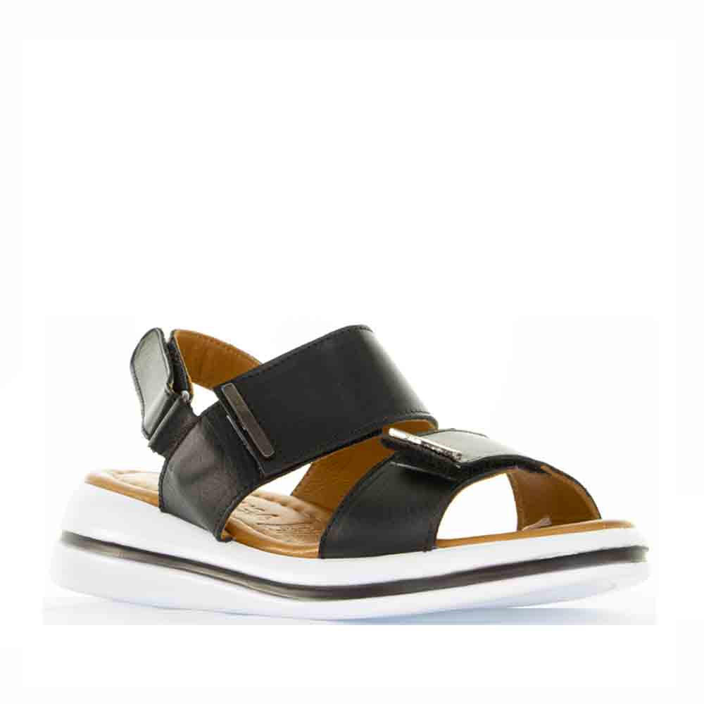 Le Sansa Lesansa Sima black sandals featuring open toes and ankle straps, perfect for casual summer wear.