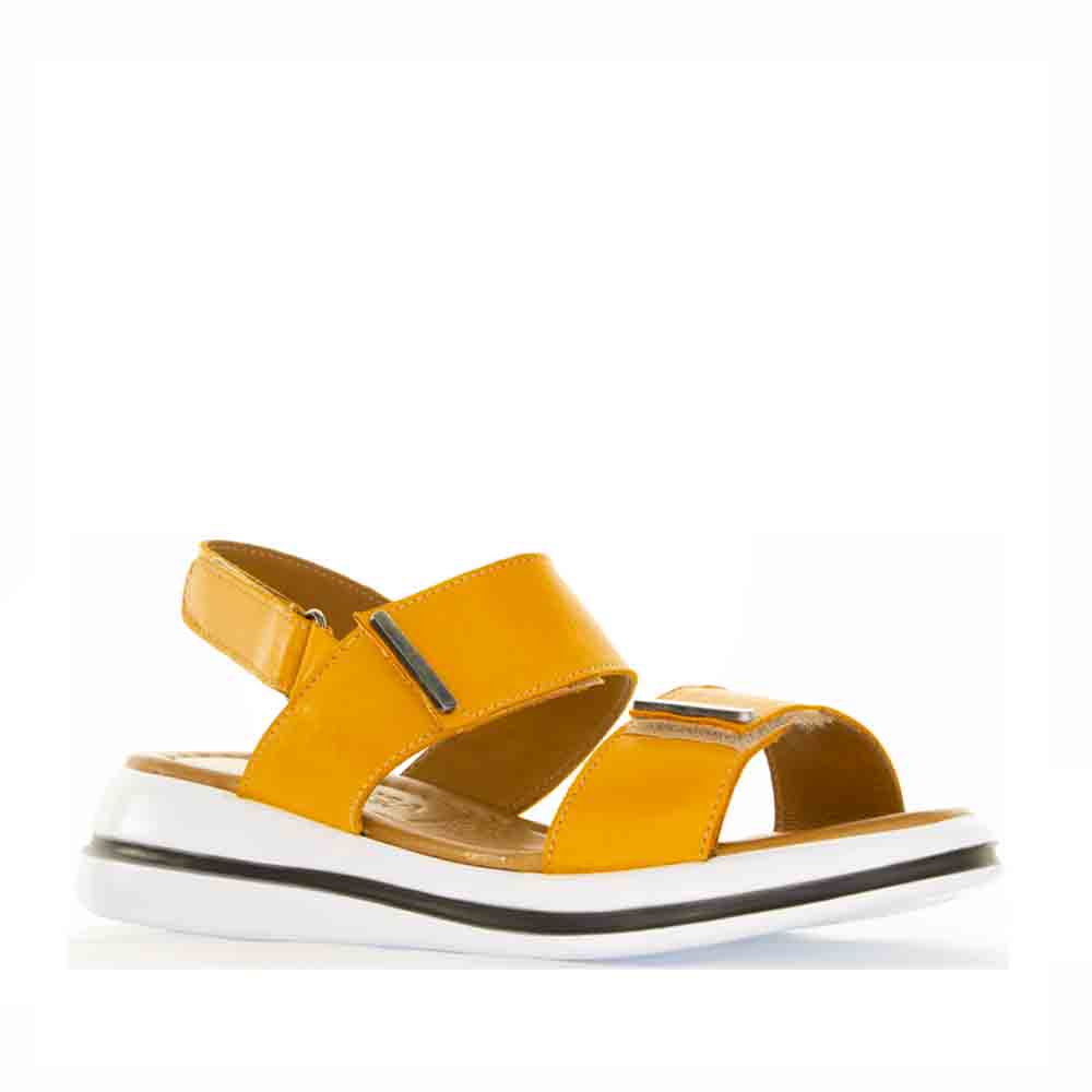 Le Sansa Lesansa Sima orange sandals with open toes and ankle straps, featuring a stylish casual design.