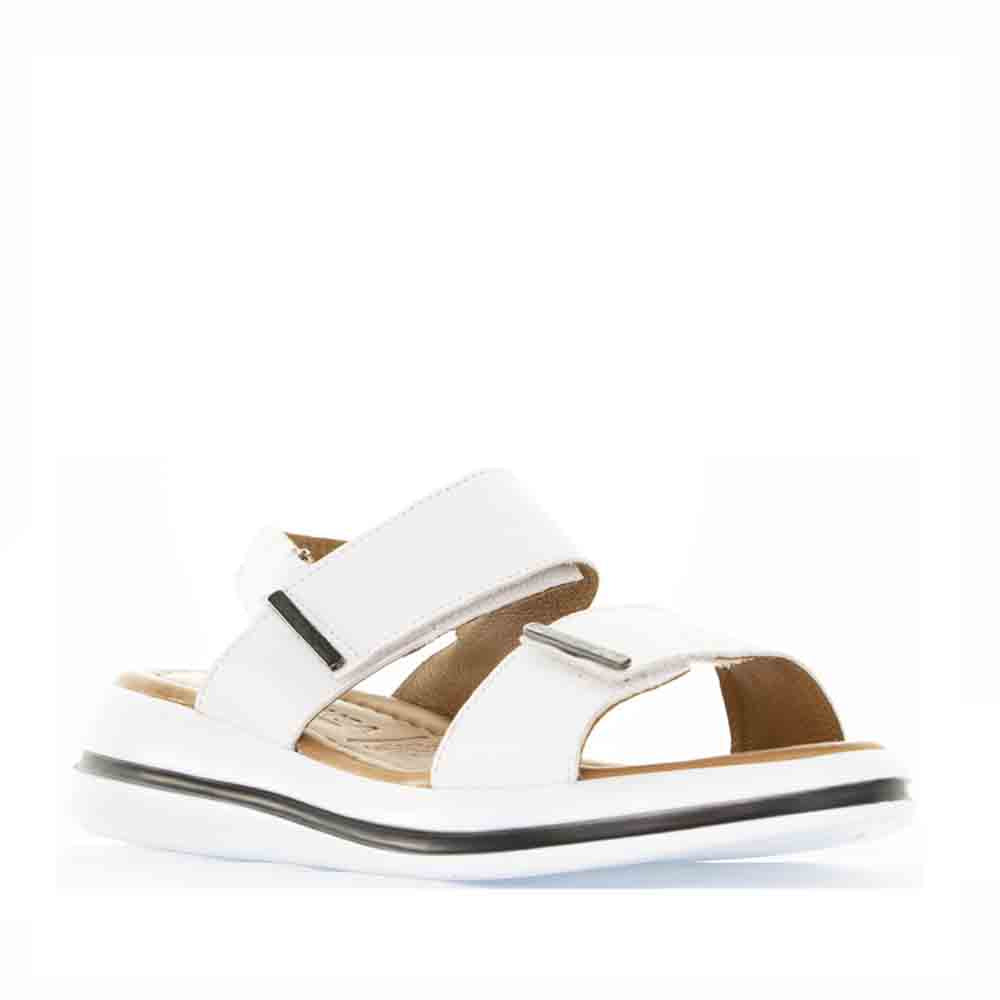 White Le Sansa Sima sandals with open toe design and ankle strap, perfect for casual summer wear.