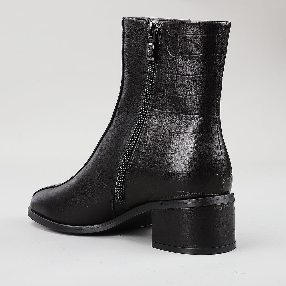 Le Sansa Spike Black boots featuring a sleek black design with a textured spike pattern and sturdy sole.