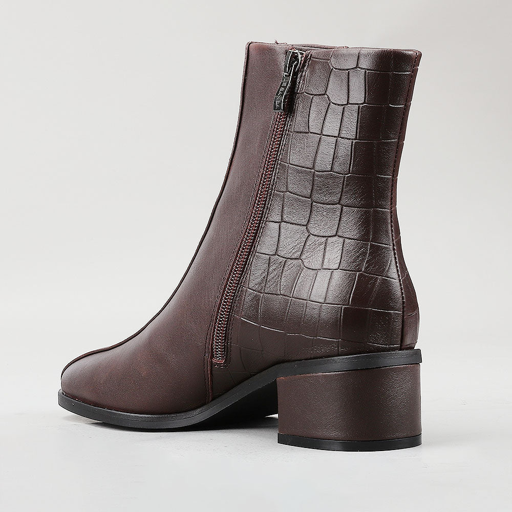 Le Sansa Spike Choco boots with chocolate brown leather and textured spike details, stylish footwear for casual wear.