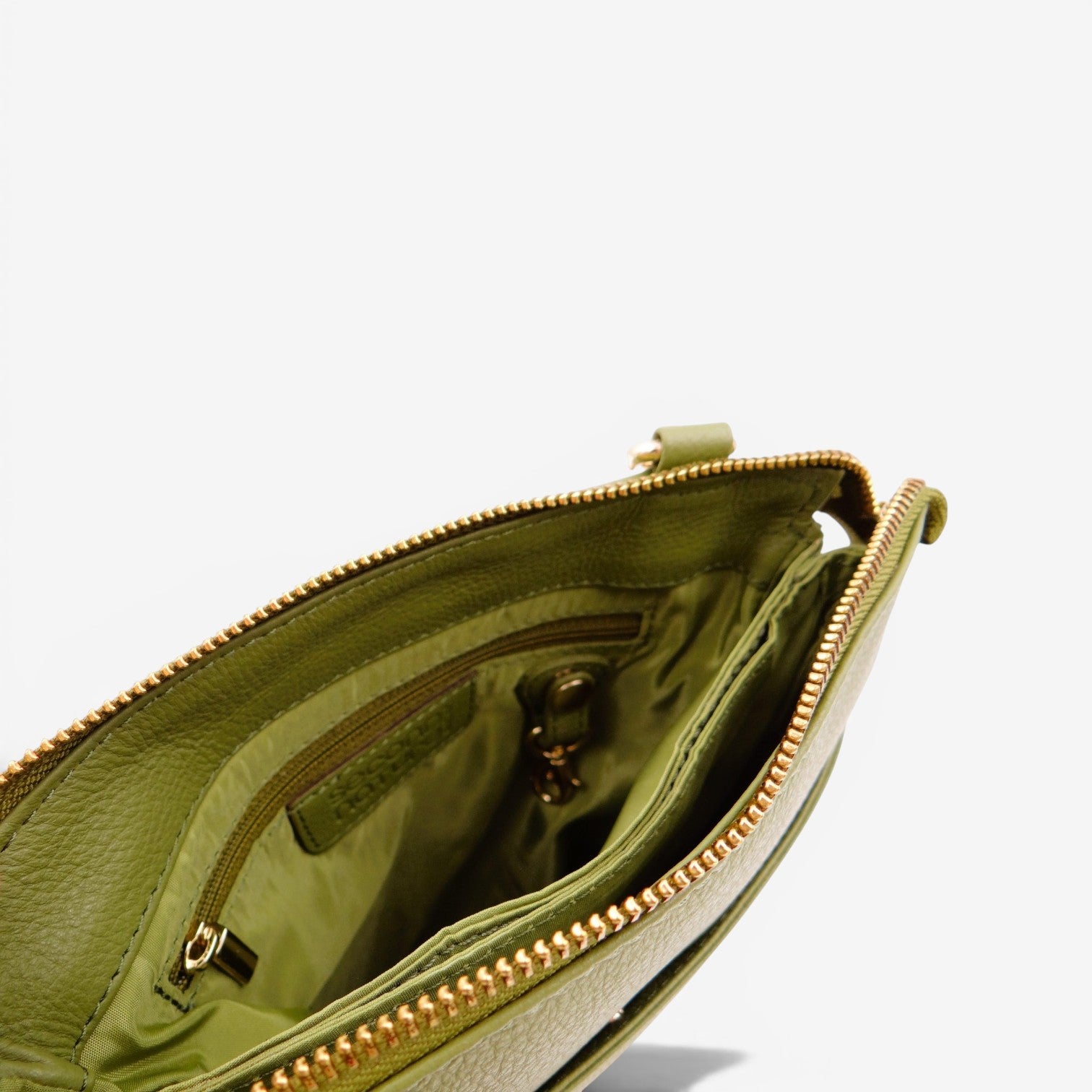 Second Nature Second Nature ST31 Fern handbag with textured leather, featuring a structured design and earthy green color.