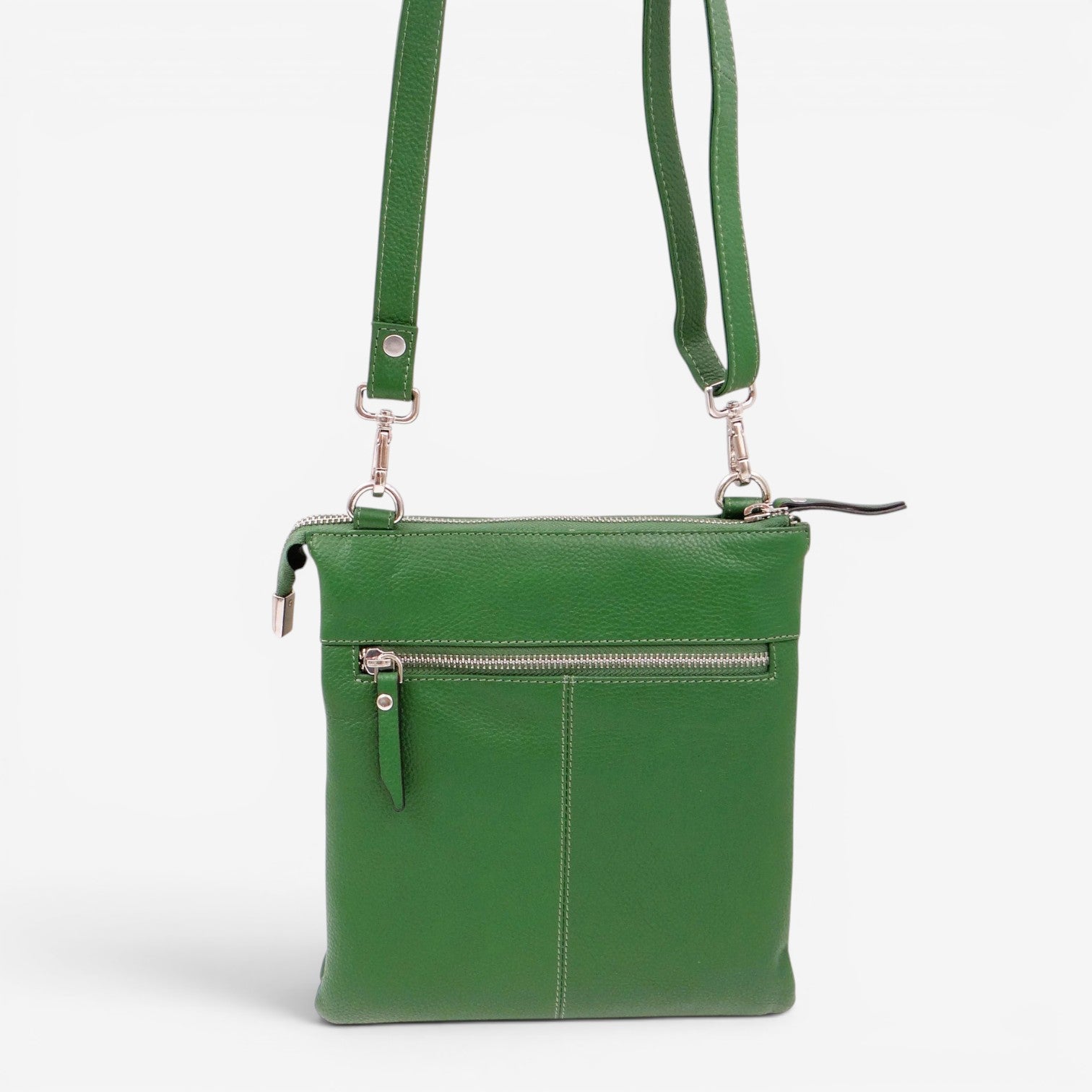 Second Nature Second Nature ST31 Monstera handbag featuring a vibrant, tropical leaf design and stylish leather accents.