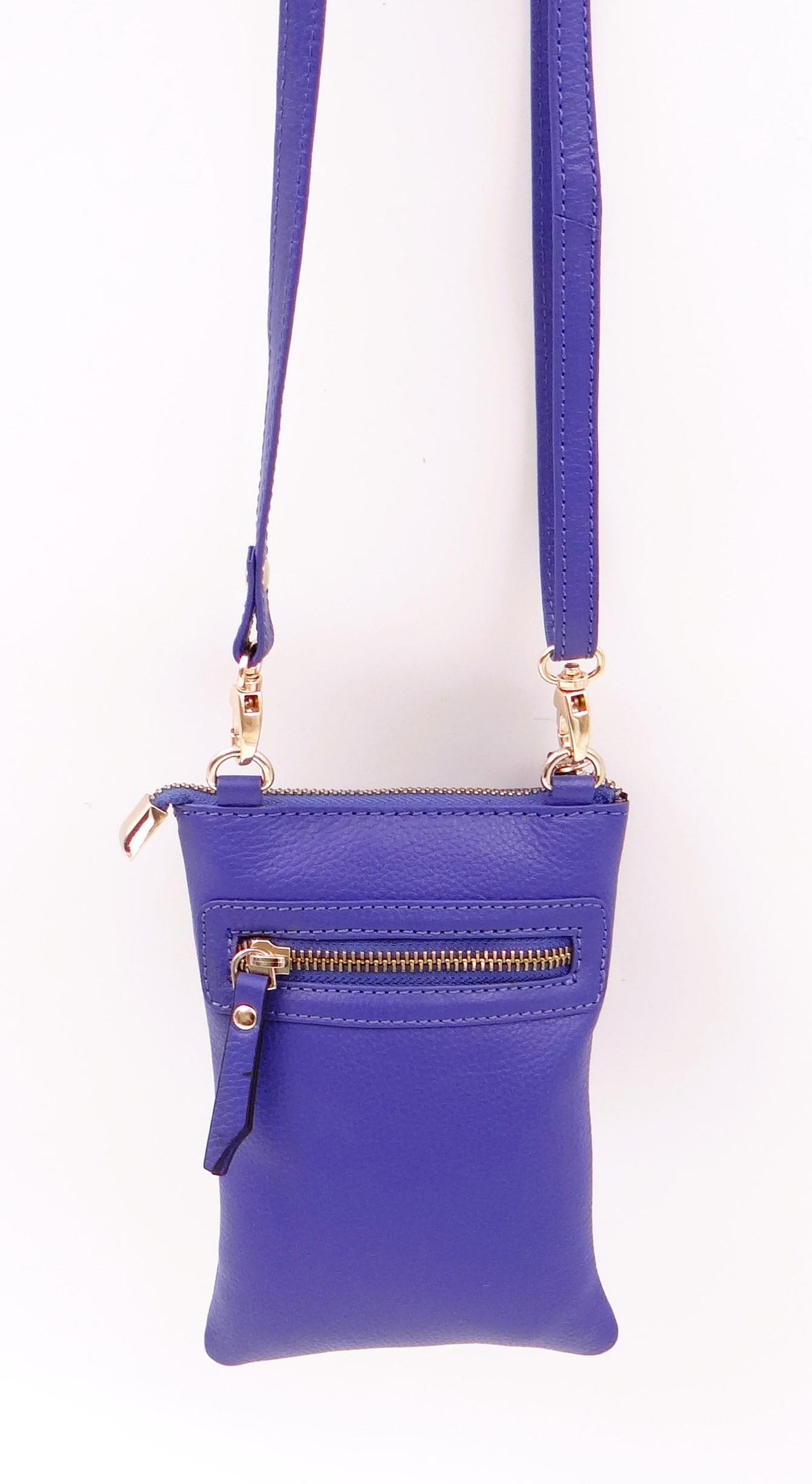 Second Nature Second Nature ST57 Iris handbag with textured leather and elegant design, featuring top handles and a spacious interior.
