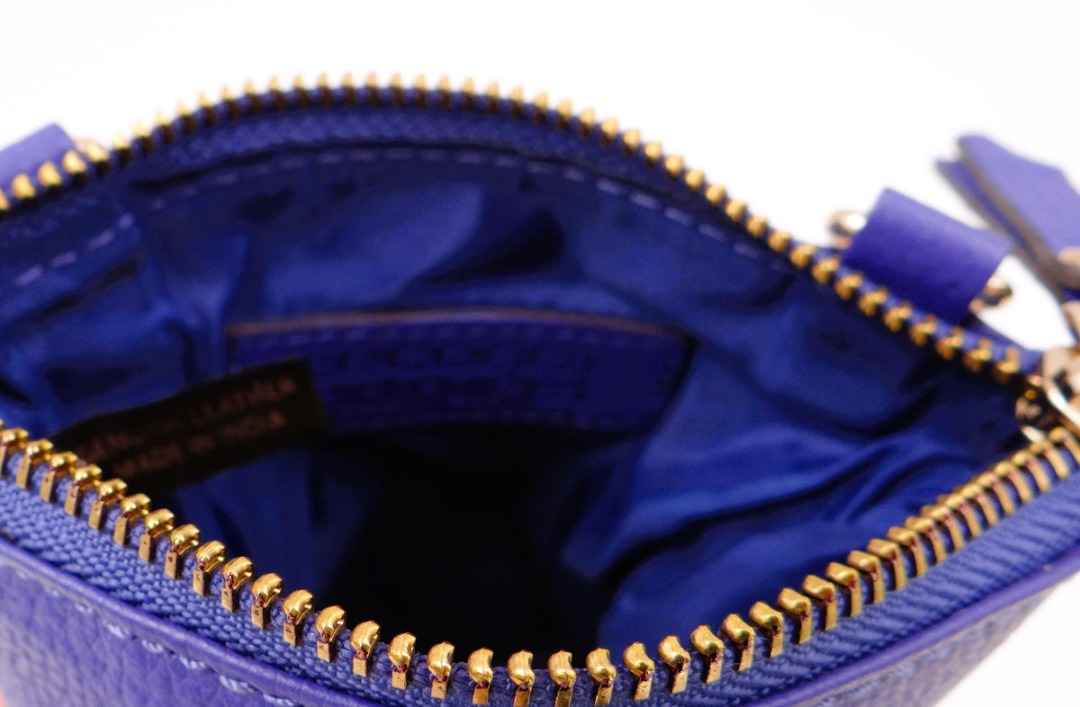 Second Nature Second Nature ST57 Iris handbag with sleek leather design and elegant shape, perfect for stylish everyday use.