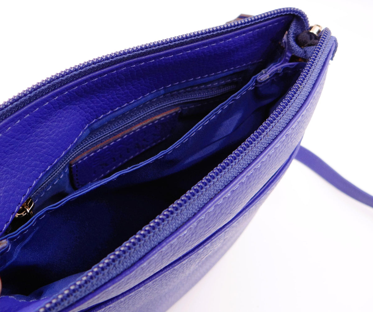 Second Nature Second Nature ST64 Iris handbag with textured leather and silver hardware, stylish and compact for everyday use