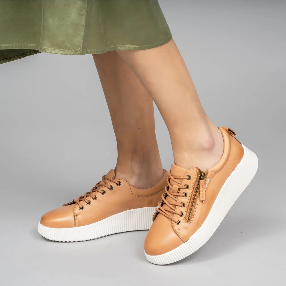 LE SANSA CLARA TAN Women Sneakers - Zeke Collection NZ