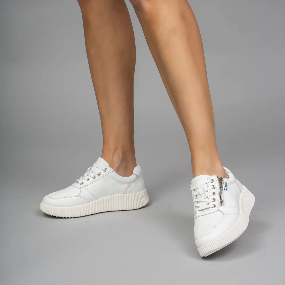 White Le Sansa Cosco sneakers with clean design, featuring white laces and a sleek silhouette for casual wear.