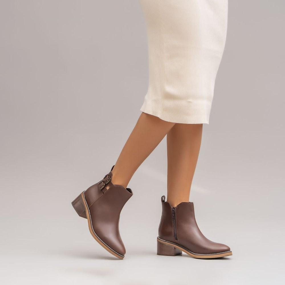 Le Sansa Lesansa deep chocolate boots with chunky heel and ankle length design, featuring sleek leather material.
