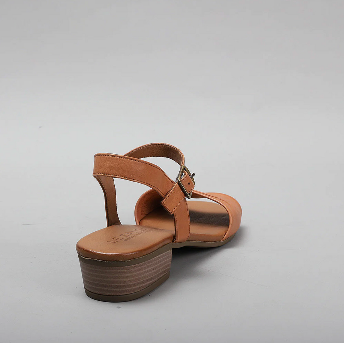 Le Sansa Lesansa Delta Tan sandals with open toe design and ankle strap, featuring a stylish and comfortable casual footwear style.