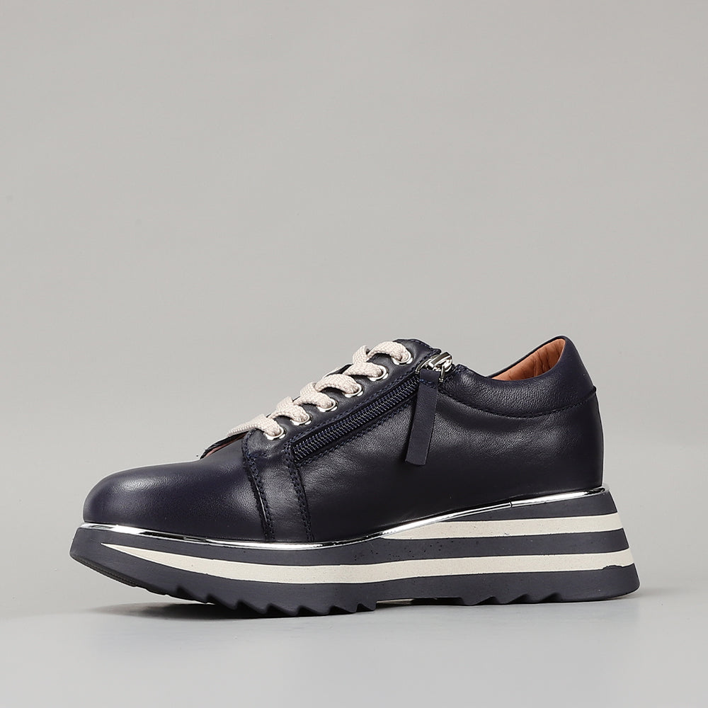 Le Sansa Skippa Navy sneakers with white soles and navy fabric upper, casual footwear for everyday wear.