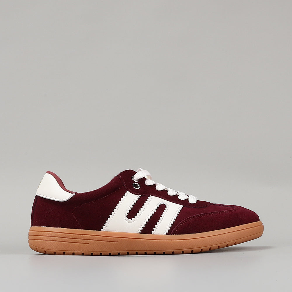 Le Sansa Juno Burgundy Ivory sneakers showing stylish leather design with burgundy and ivory color accents.