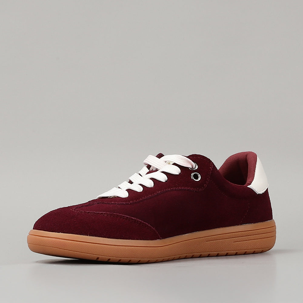 Le Sansa Juno burgundy and ivory sneakers with stylish design and comfortable fit, displayed in a close-up shot.