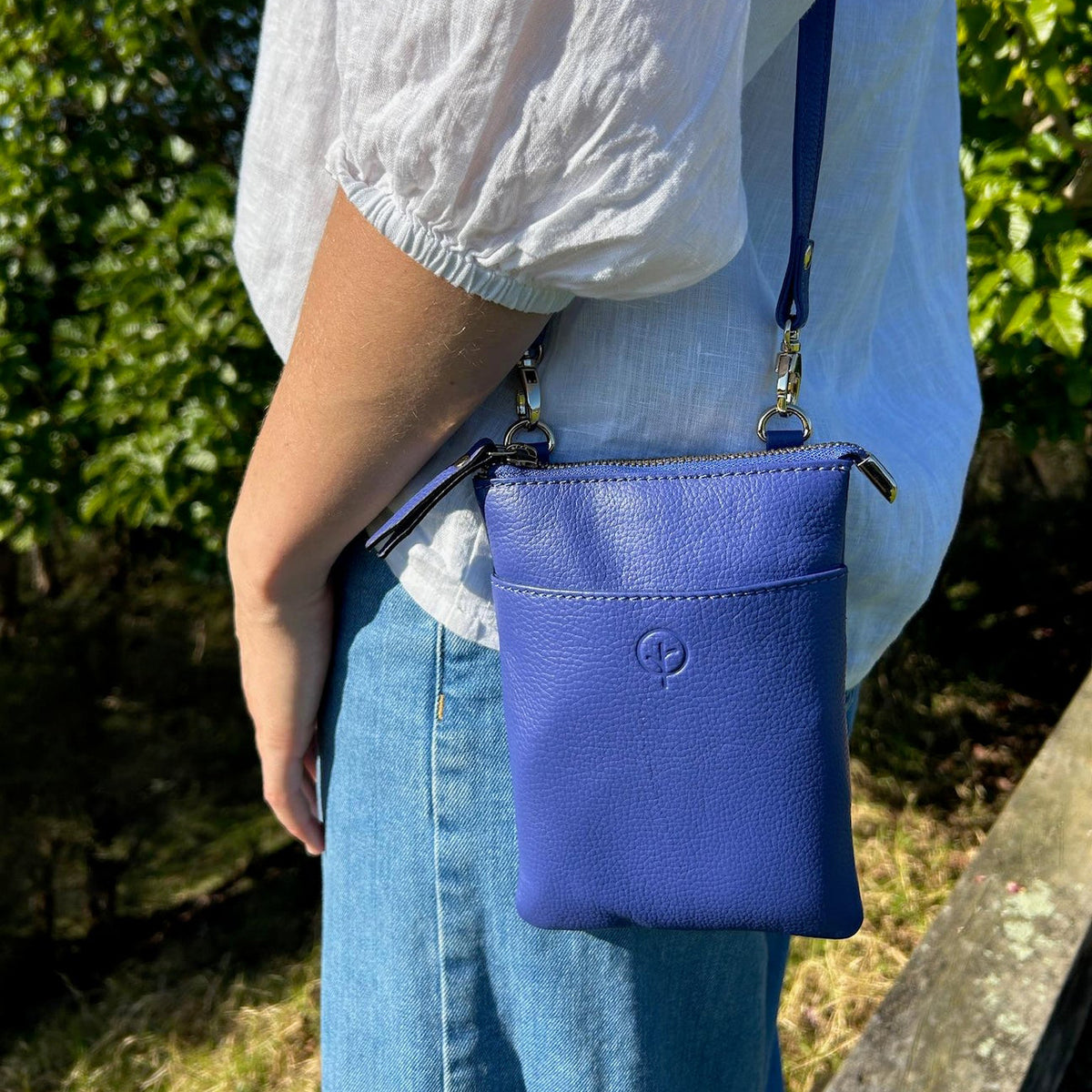 Second Nature Second Nature ST57 Iris handbag in tan leather with top handles and gold-tone hardware, front pocket detail.