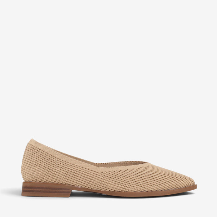 Los Cabos Syra caramel slip-on shoes with tan leather finish and stylish design.