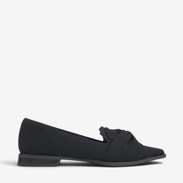 Black Los Cabos Syretia Flyknit loafers with sleek design and comfortable fit, showcased on a neutral background.
