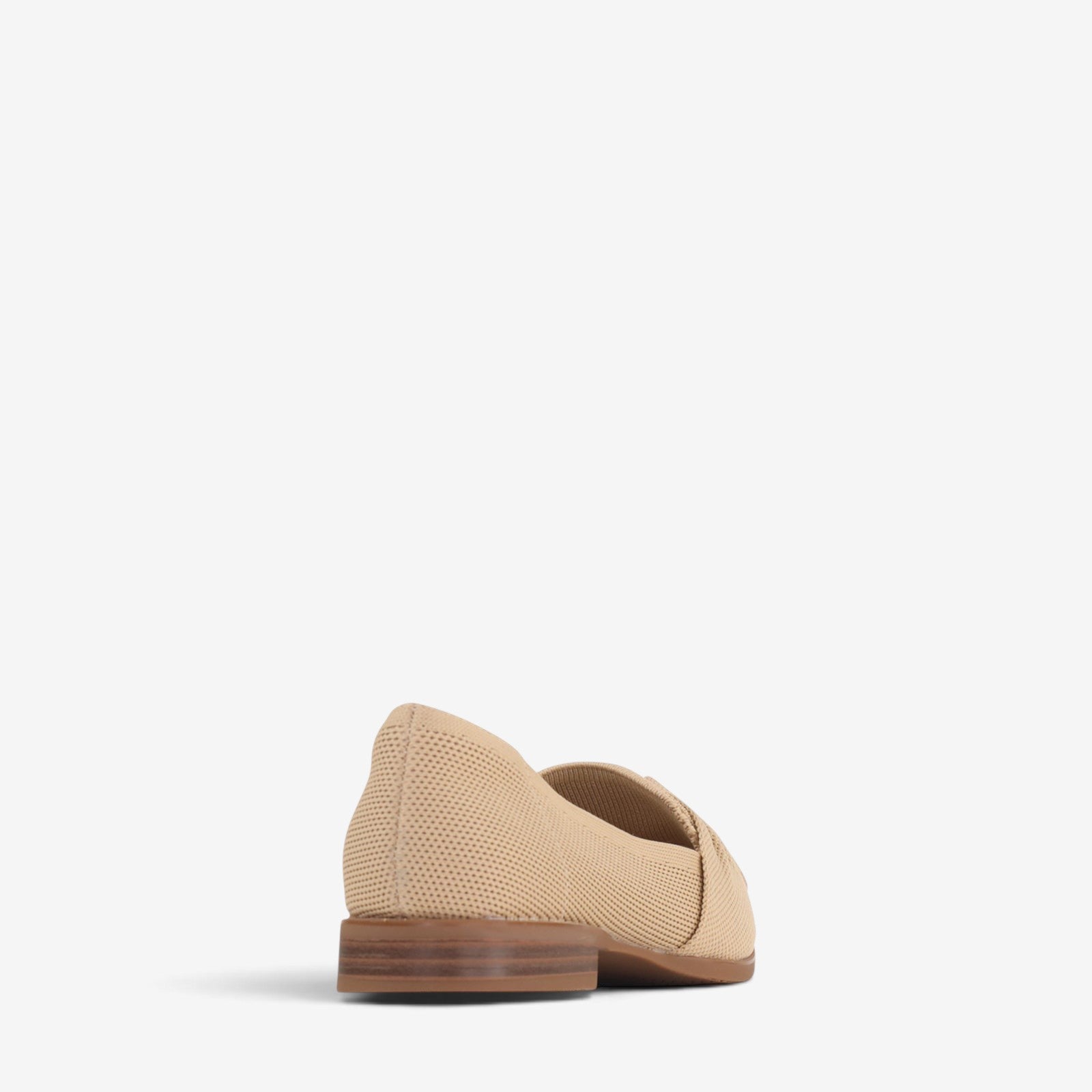 LOS CABOS Syretia caramel Flyknit loafers with a sleek design and textured knit upper, perfect for casual and stylish wear.