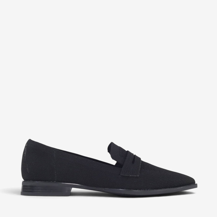 Black Los Cabos Syriana slip-ons with sleek design and comfortable fit, shown on a model's feet.