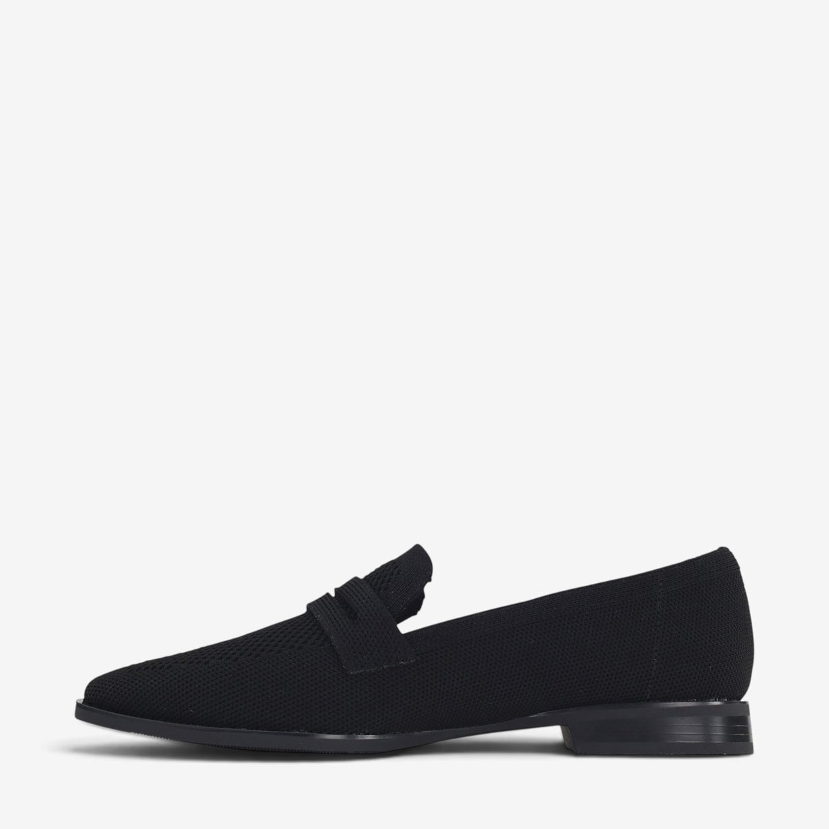 Black Los Cabos Syriana slip-on shoes with sleek design and comfortable fit, displayed on a white background.