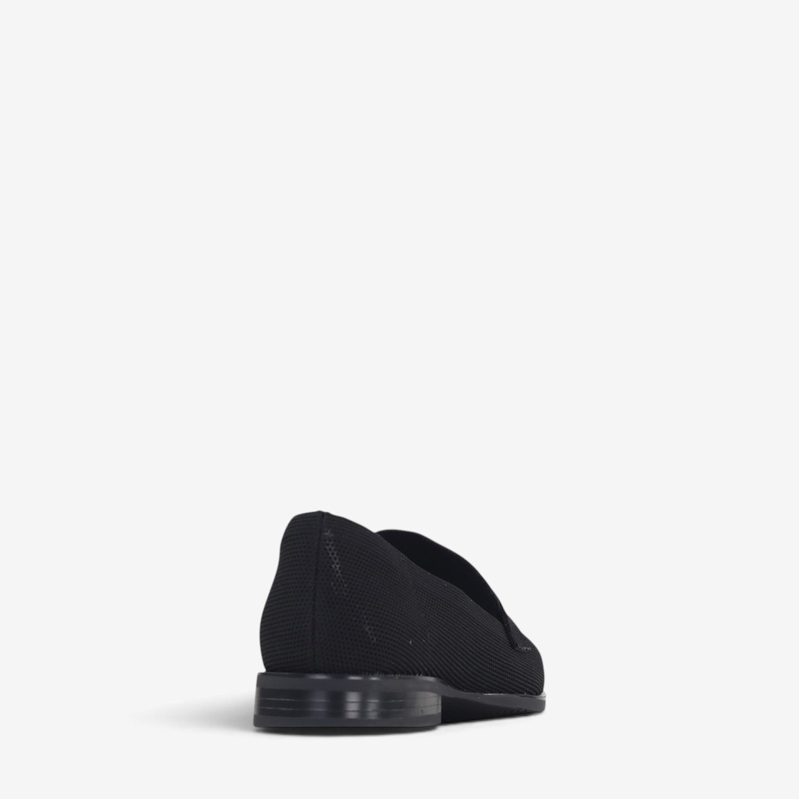 Black Los Cabos Syriana slip-on shoes with a sleek design, featuring smooth material and comfortable fit.